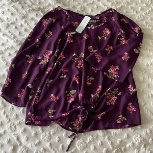 Brand new with tags blouse, beautiful floral pattern!